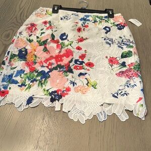 Neiman Marcus Floral Lace Pencil Skirt - White and Multicolor